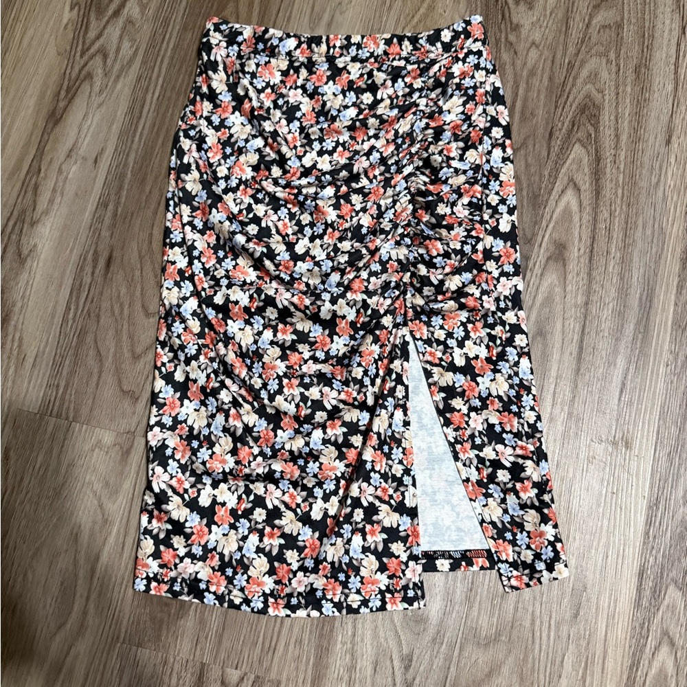 SHEIN Black Floral Pencil Skirt